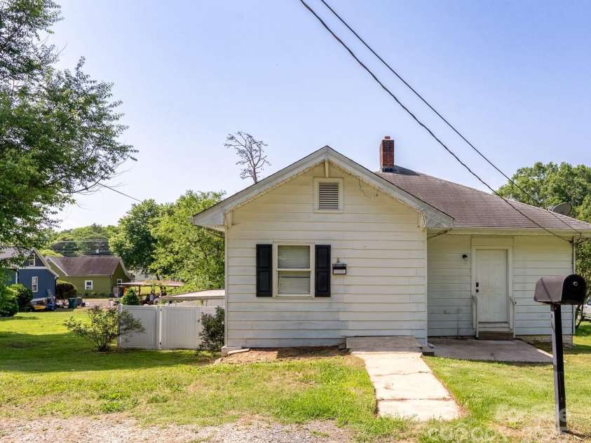 711 Wood Street, Albemarle, NC 28001.  MLS# CAR4258819, YatesRealty ID 14654. 