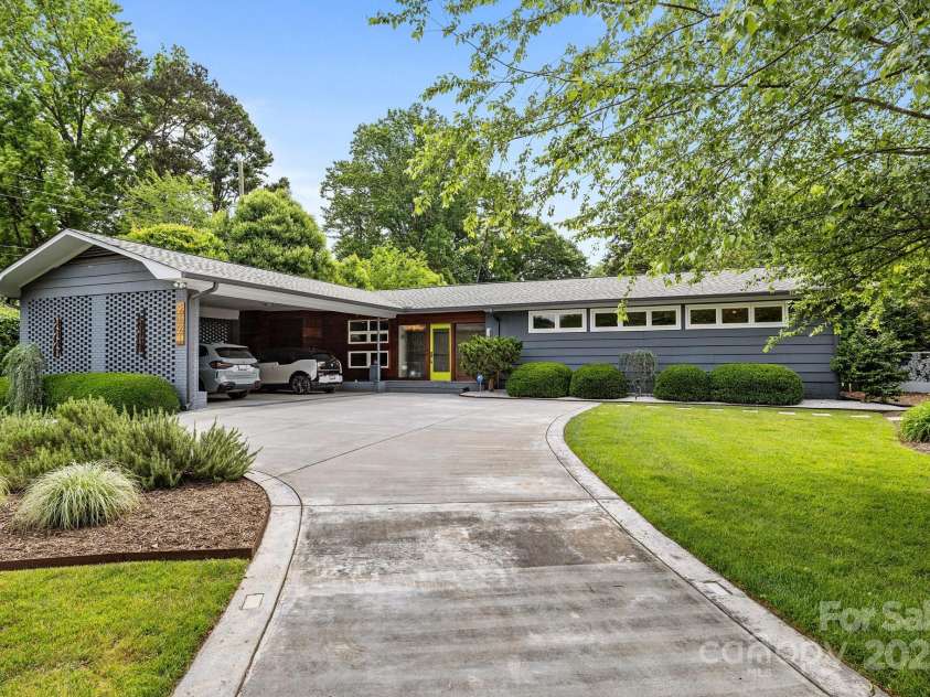 2121 Valencia Terrace, Charlotte, NC 28226.  MLS# CAR4257703, YatesRealty ID 14655. 