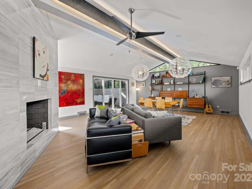 2121 Valencia Terrace, Charlotte, NC 28226.  MLS# CAR4257703, YatesRealty ID 14655. 
