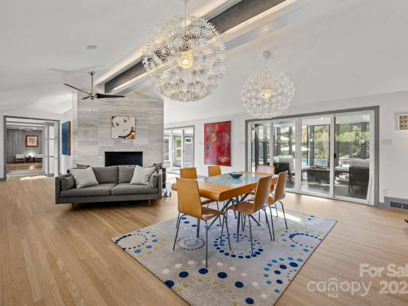 2121 Valencia Terrace, Charlotte, NC 28226.  MLS# CAR4257703, YatesRealty ID 14655. 