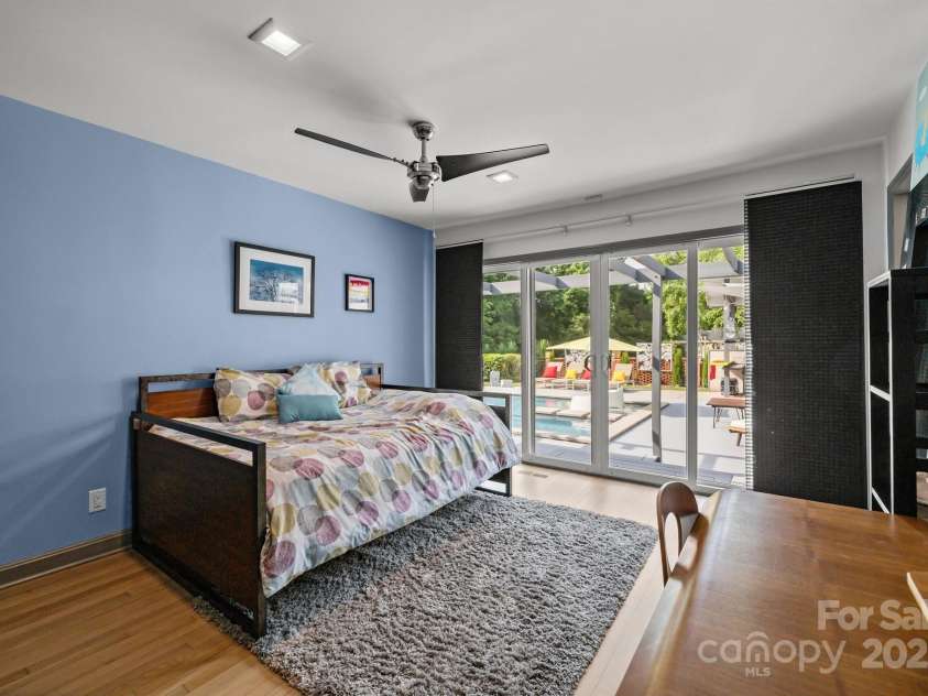 2121 Valencia Terrace, Charlotte, NC 28226.  MLS# CAR4257703, YatesRealty ID 14655. 