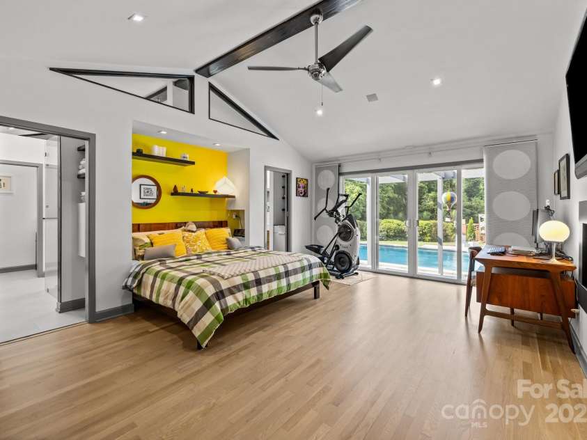 2121 Valencia Terrace, Charlotte, NC 28226.  MLS# CAR4257703, YatesRealty ID 14655. 