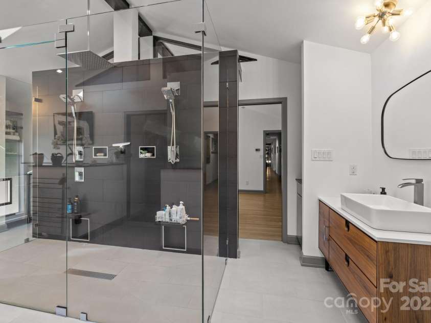 2121 Valencia Terrace, Charlotte, NC 28226.  MLS# CAR4257703, YatesRealty ID 14655. 