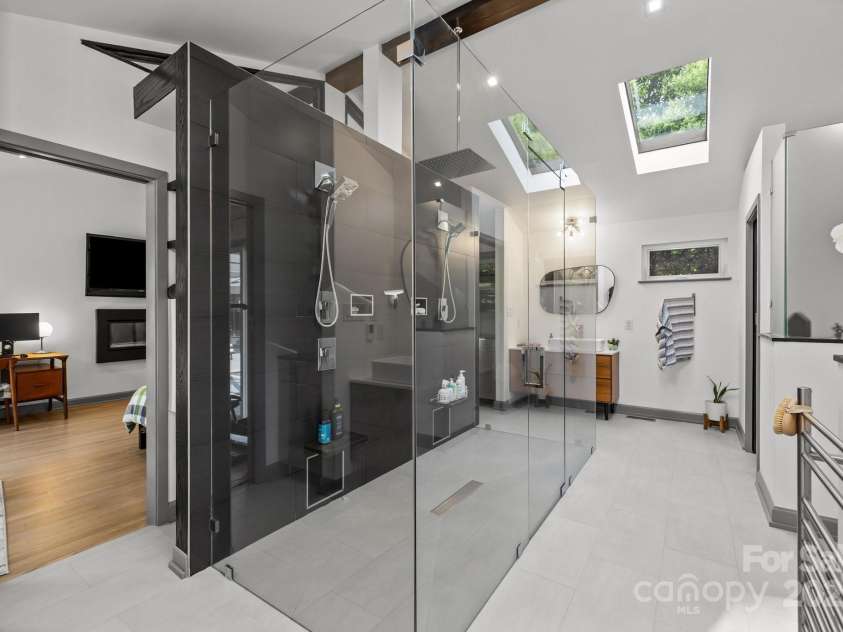 2121 Valencia Terrace, Charlotte, NC 28226.  MLS# CAR4257703, YatesRealty ID 14655. 