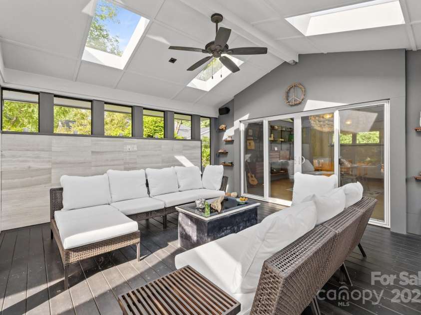 2121 Valencia Terrace, Charlotte, NC 28226.  MLS# CAR4257703, YatesRealty ID 14655. 