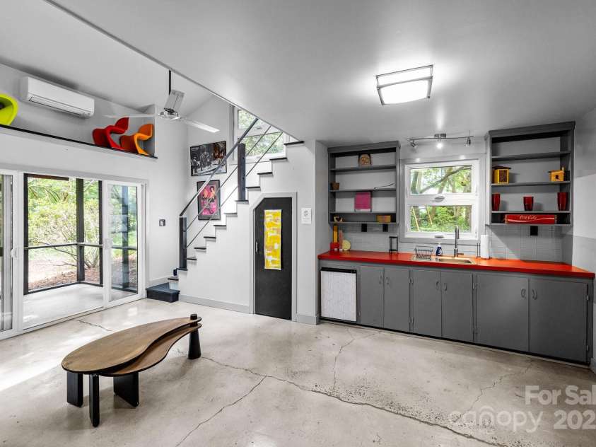 2121 Valencia Terrace, Charlotte, NC 28226.  MLS# CAR4257703, YatesRealty ID 14655. 
