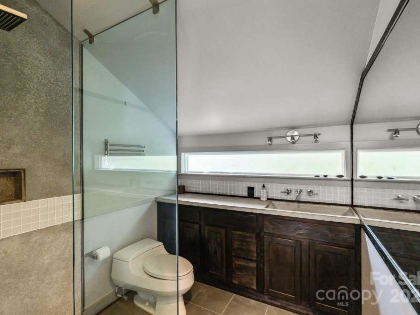 2121 Valencia Terrace, Charlotte, NC 28226.  MLS# CAR4257703, YatesRealty ID 14655. 