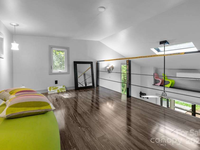 2121 Valencia Terrace, Charlotte, NC 28226.  MLS# CAR4257703, YatesRealty ID 14655. 