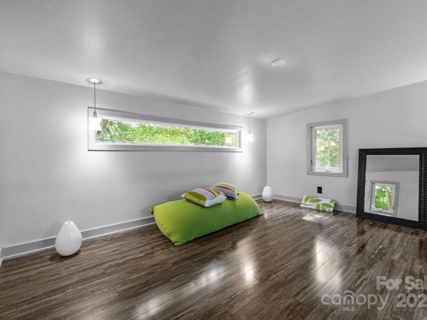 2121 Valencia Terrace, Charlotte, NC 28226.  MLS# CAR4257703, YatesRealty ID 14655. 
