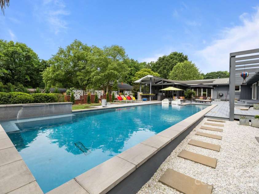 2121 Valencia Terrace, Charlotte, NC 28226.  MLS# CAR4257703, YatesRealty ID 14655. 