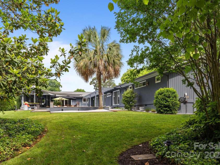 2121 Valencia Terrace, Charlotte, NC 28226.  MLS# CAR4257703, YatesRealty ID 14655. 