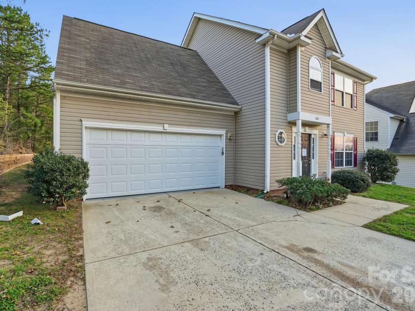 634 Longacre Drive, Charlotte, NC 28214.  MLS# CAR4360940, YatesRealty ID 14656. 