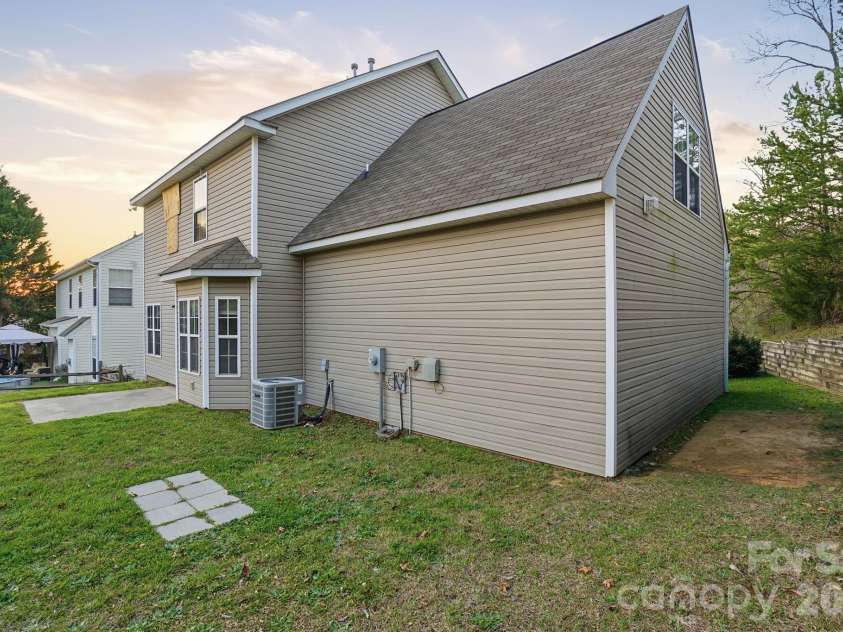 634 Longacre Drive, Charlotte, NC 28214.  MLS# CAR4360940, YatesRealty ID 14656. 