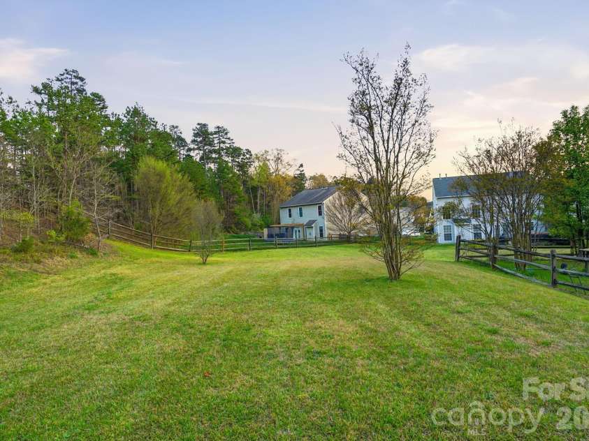 634 Longacre Drive, Charlotte, NC 28214.  MLS# CAR4360940, YatesRealty ID 14656. 