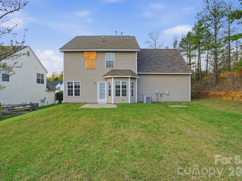 634 Longacre Drive, Charlotte, NC 28214.  MLS# CAR4360940, YatesRealty ID 14656. 