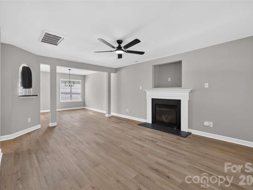 634 Longacre Drive, Charlotte, NC 28214.  MLS# CAR4422052, YatesRealty ID 14656. 