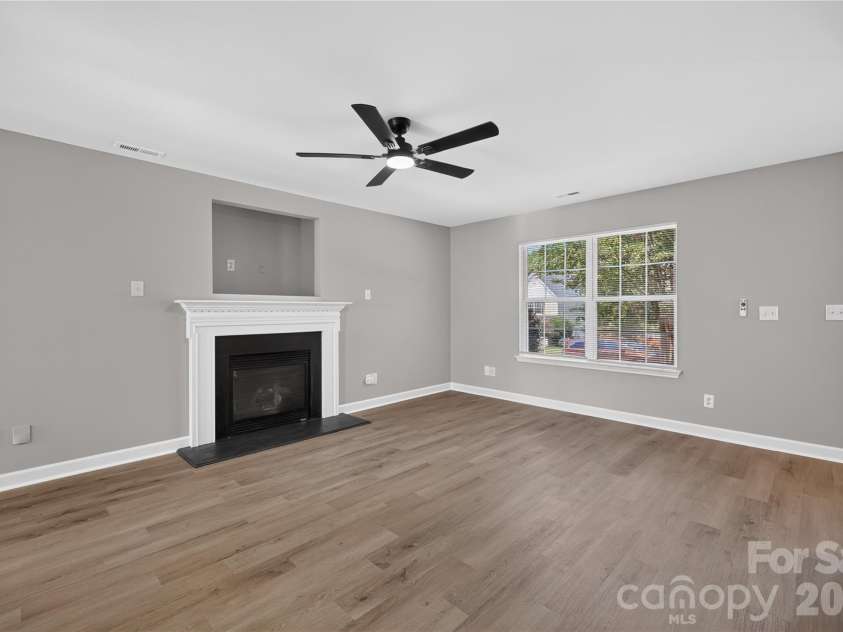 634 Longacre Drive, Charlotte, NC 28214.  MLS# CAR4422052, YatesRealty ID 14656. 