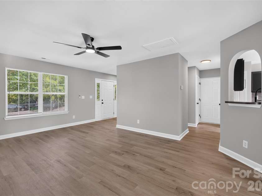 634 Longacre Drive, Charlotte, NC 28214.  MLS# CAR4422052, YatesRealty ID 14656. 