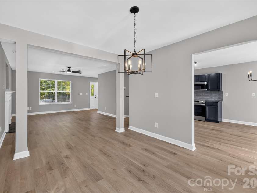 634 Longacre Drive, Charlotte, NC 28214.  MLS# CAR4422052, YatesRealty ID 14656. 