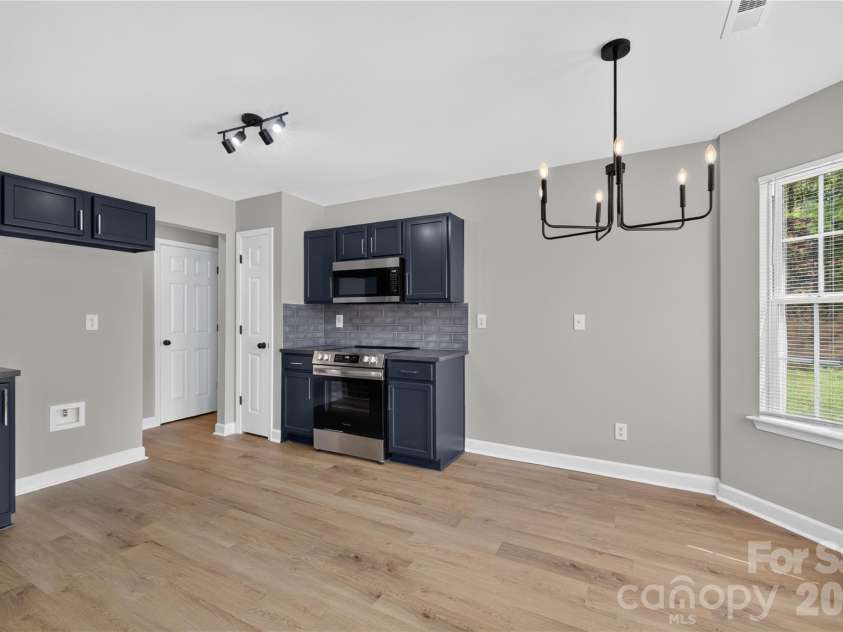 634 Longacre Drive, Charlotte, NC 28214.  MLS# CAR4422052, YatesRealty ID 14656. 