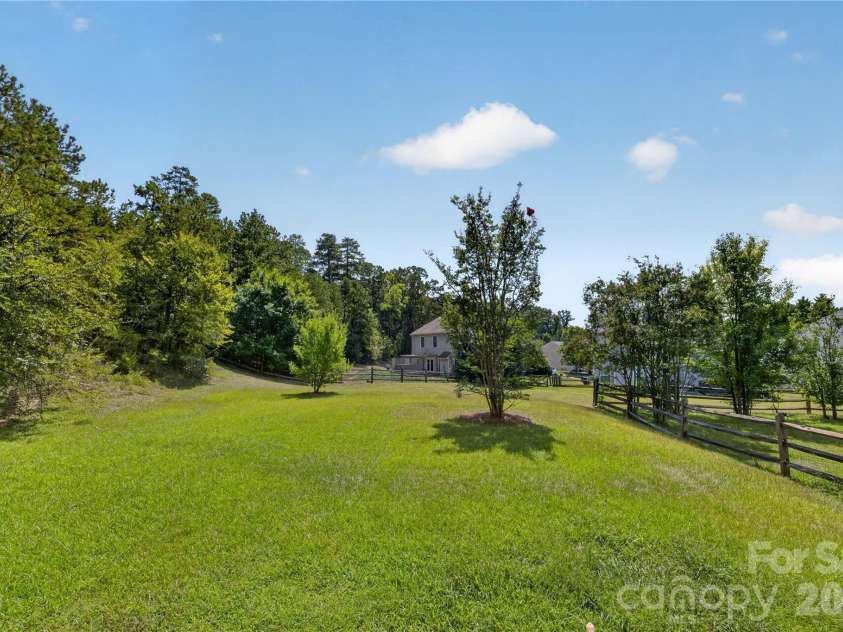 634 Longacre Drive, Charlotte, NC 28214.  MLS# CAR4422052, YatesRealty ID 14656. 