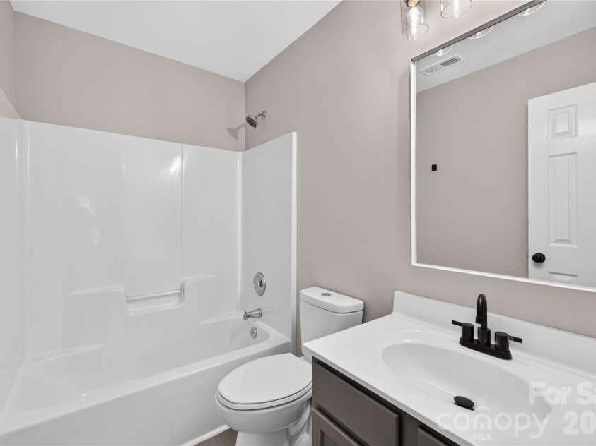 634 Longacre Drive, Charlotte, NC 28214.  MLS# CAR4422052, YatesRealty ID 14656. 