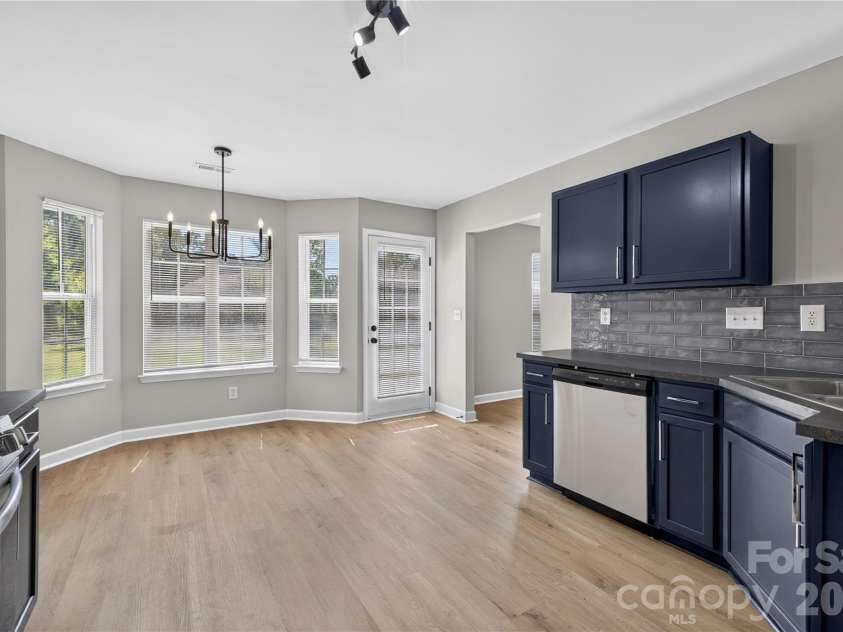 634 Longacre Drive, Charlotte, NC 28214.  MLS# CAR4422052, YatesRealty ID 14656. 