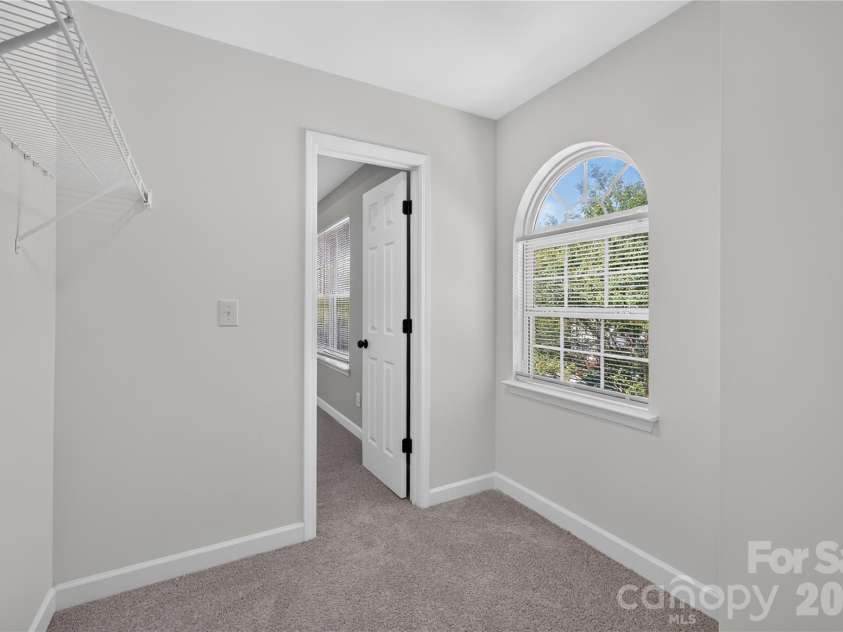 634 Longacre Drive, Charlotte, NC 28214.  MLS# CAR4422052, YatesRealty ID 14656. 