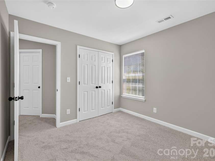 634 Longacre Drive, Charlotte, NC 28214.  MLS# CAR4422052, YatesRealty ID 14656. 