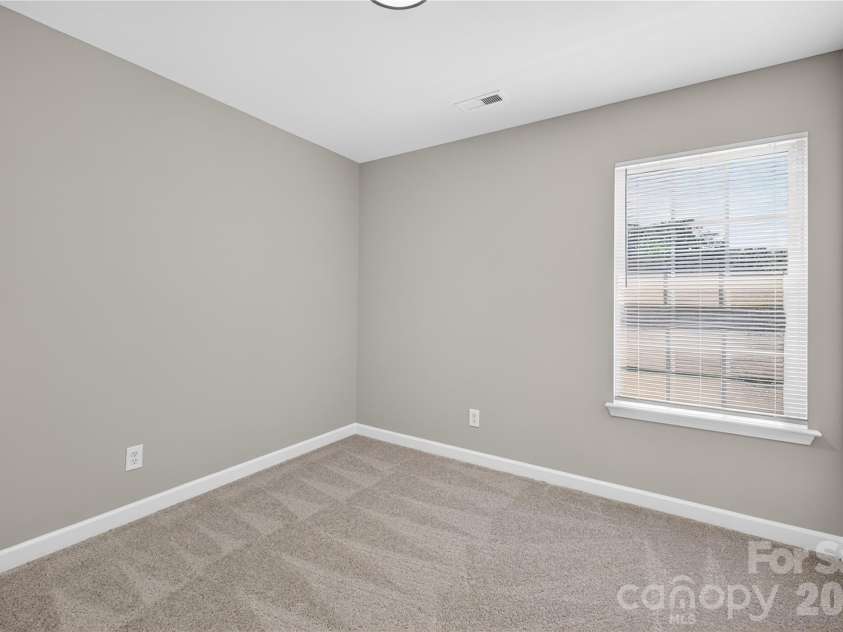 634 Longacre Drive, Charlotte, NC 28214.  MLS# CAR4422052, YatesRealty ID 14656. 