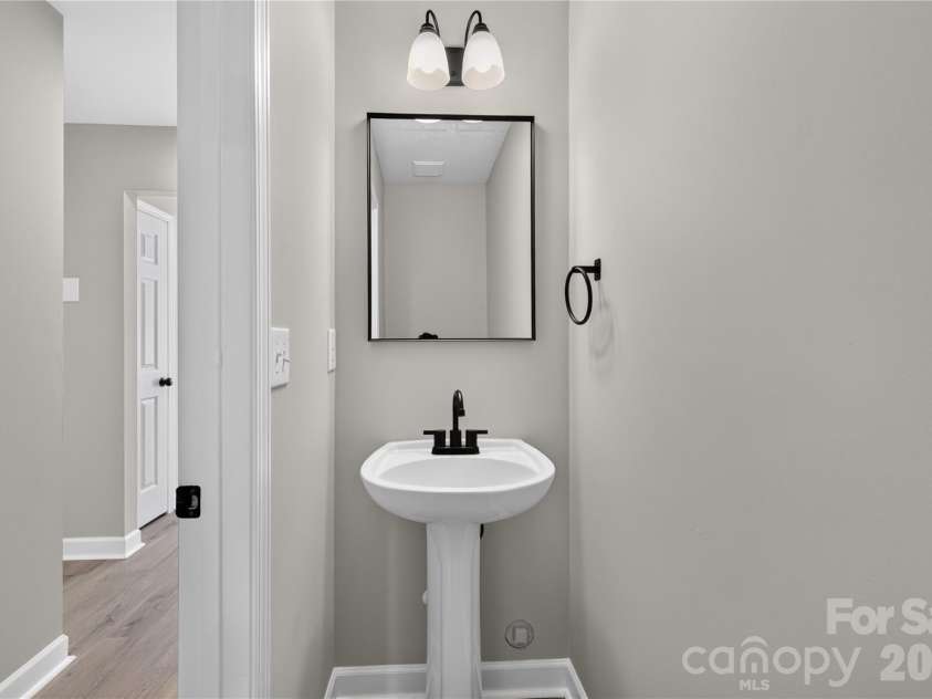 634 Longacre Drive, Charlotte, NC 28214.  MLS# CAR4422052, YatesRealty ID 14656. 