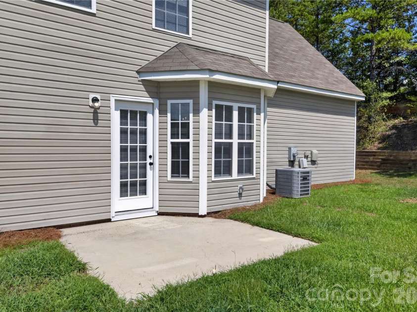 634 Longacre Drive, Charlotte, NC 28214.  MLS# CAR4422052, YatesRealty ID 14656. 