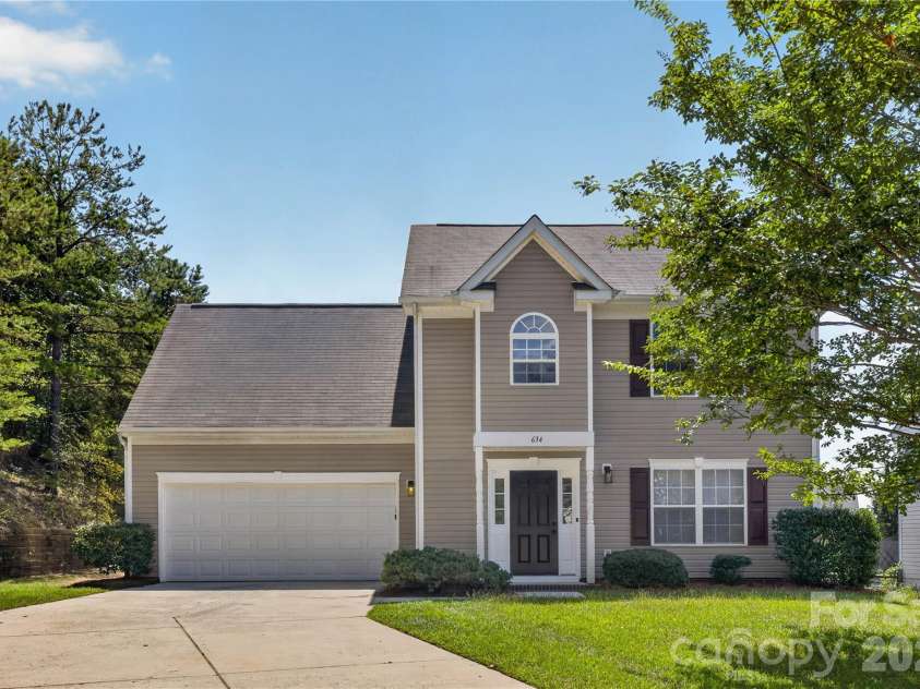 634 Longacre Drive, Charlotte, NC 28214.  MLS# CAR4422052, YatesRealty ID 14656. 