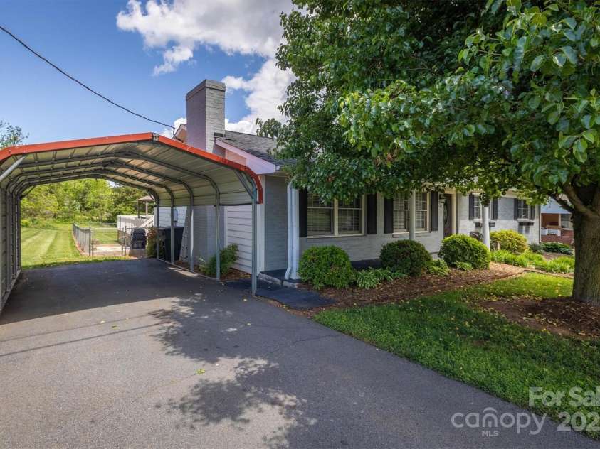 107 Pete Brittain Road, Morganton, NC 28655.  MLS# CAR4256244, YatesRealty ID 14657. 
