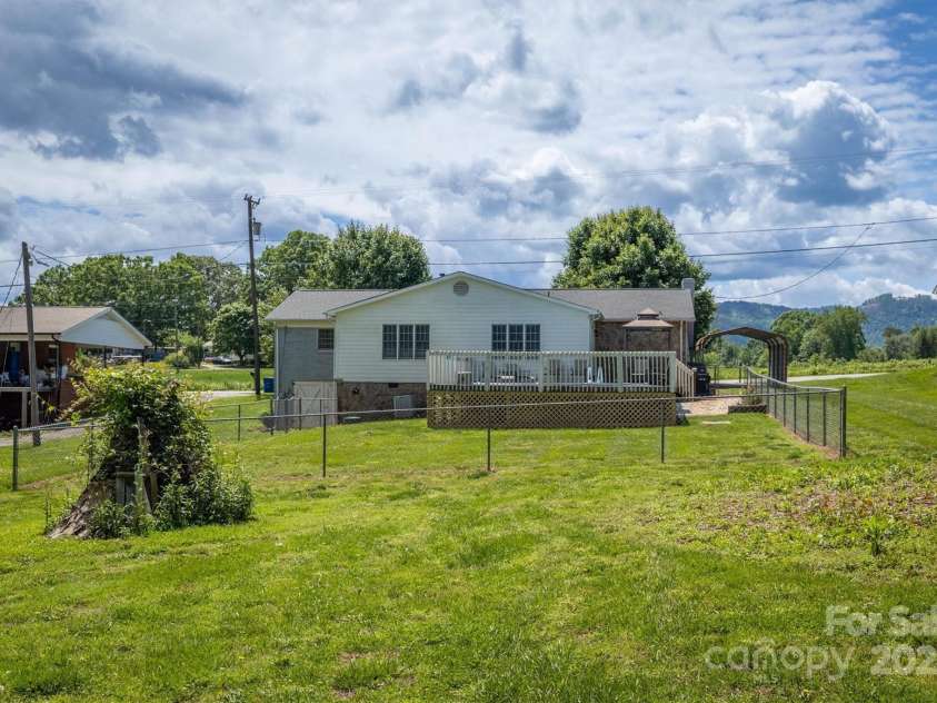 107 Pete Brittain Road, Morganton, NC 28655.  MLS# CAR4256244, YatesRealty ID 14657. 