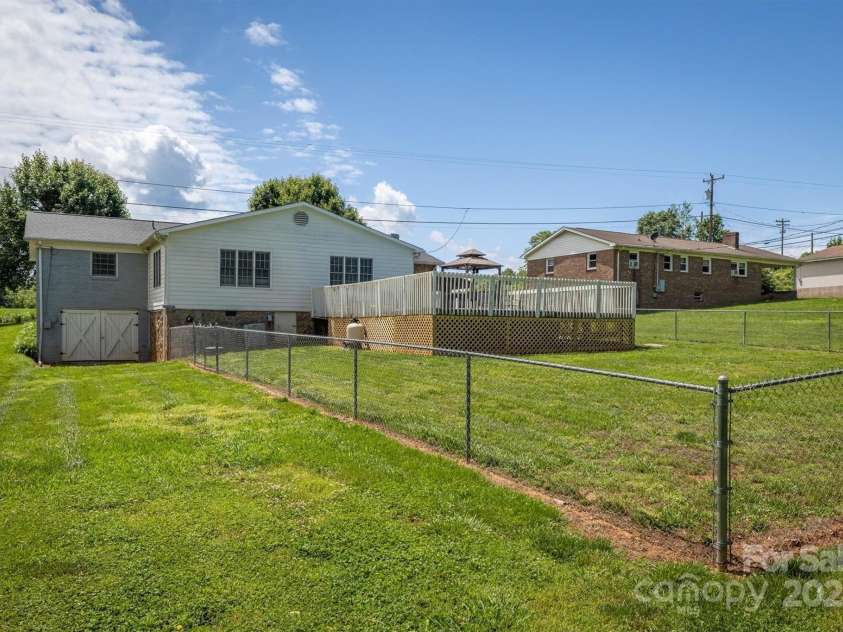 107 Pete Brittain Road, Morganton, NC 28655.  MLS# CAR4256244, YatesRealty ID 14657. 