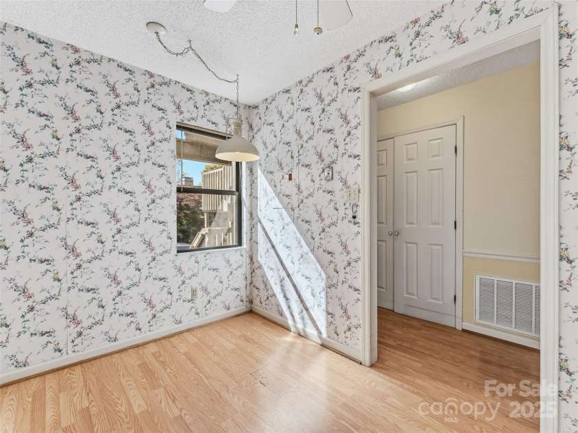 1203 Abbey Circle, Asheville, NC 28805.  MLS# CAR4315432, YatesRealty ID 14657. Breakfast nook