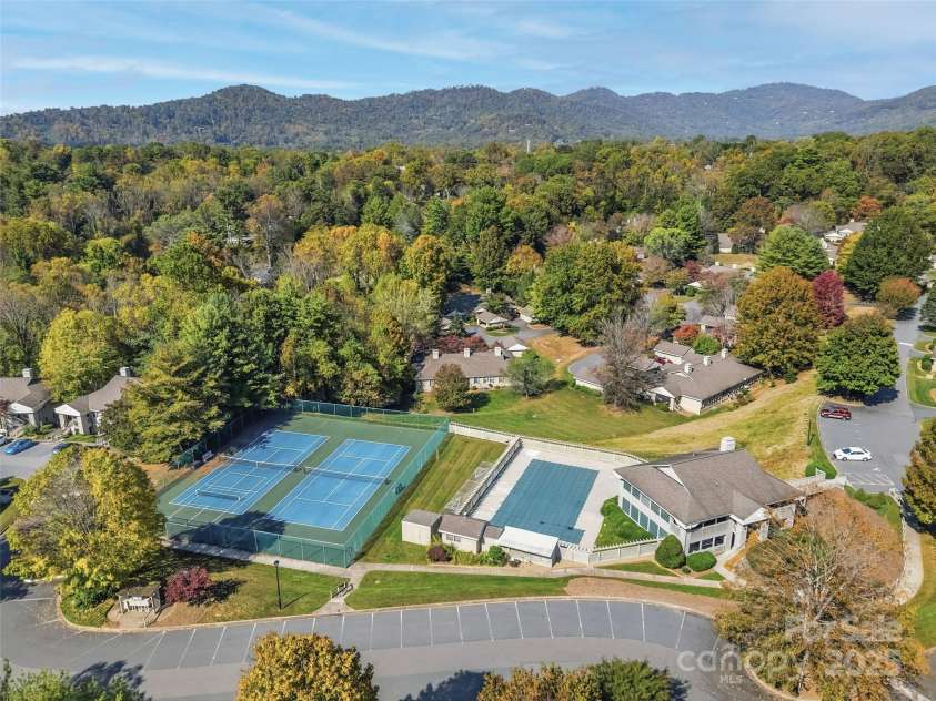 1203 Abbey Circle, Asheville, NC 28805.  MLS# CAR4315432, YatesRealty ID 14657. Cloister's ammenities