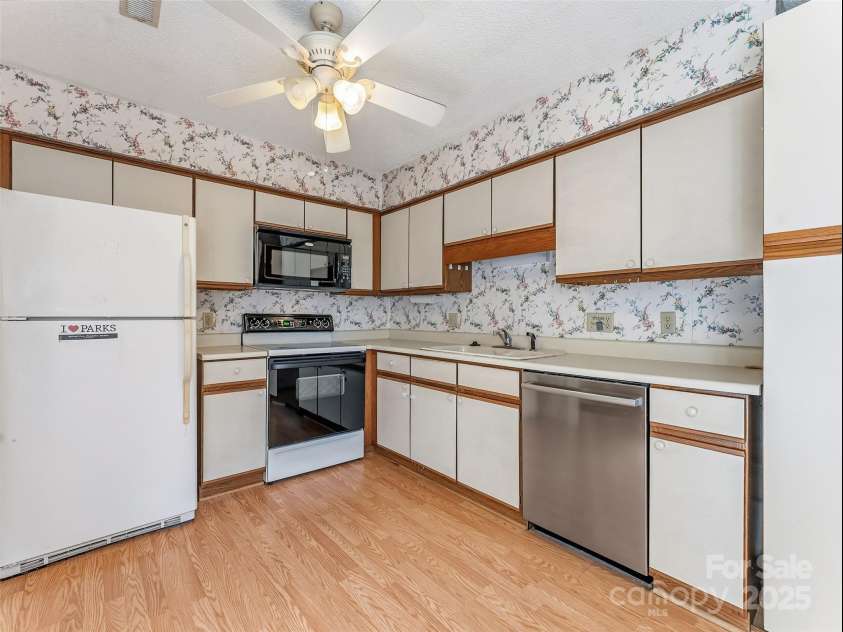 1203 Abbey Circle, Asheville, NC 28805.  MLS# CAR4315432, YatesRealty ID 14657. Kitchen