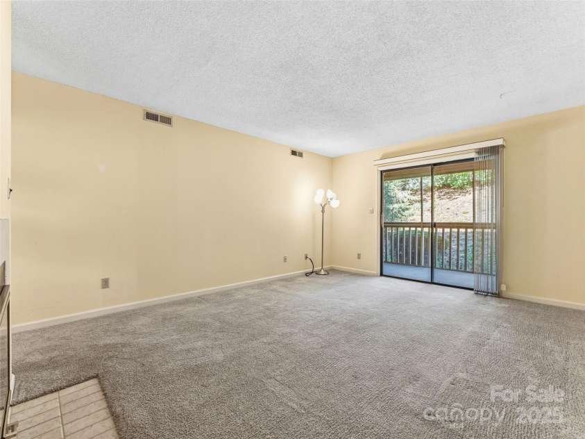 1203 Abbey Circle, Asheville, NC 28805.  MLS# CAR4315432, YatesRealty ID 14657. Living room