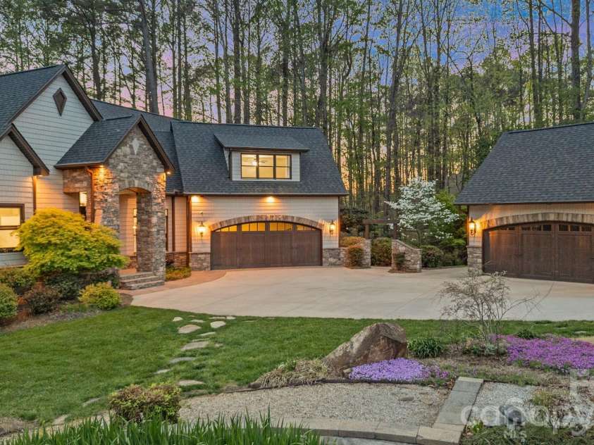 901 Sunset Pointe Drive, Salisbury, NC 28146.  MLS# CAR4364360, YatesRealty ID 14658. 