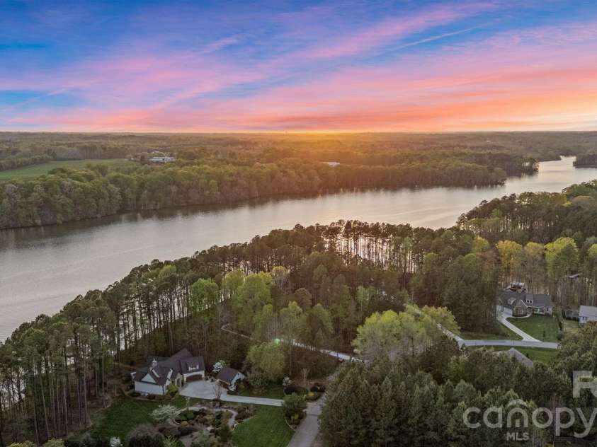 901 Sunset Pointe Drive, Salisbury, NC 28146.  MLS# CAR4364360, YatesRealty ID 14658. 