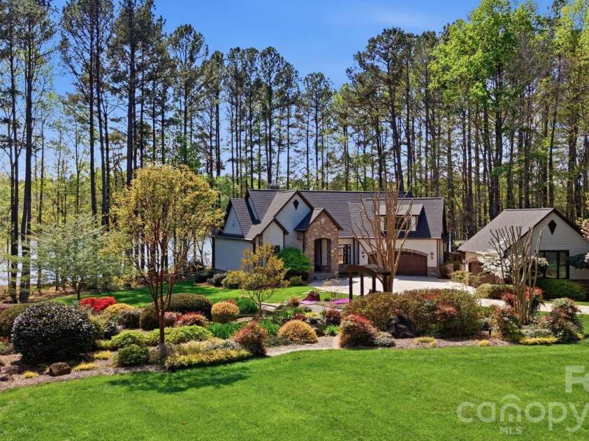 901 Sunset Pointe Drive, Salisbury, NC 28146.  MLS# CAR4364360, YatesRealty ID 14658. 