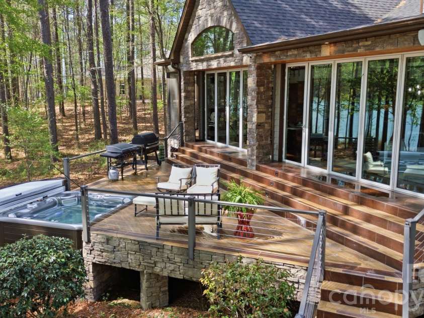 901 Sunset Pointe Drive, Salisbury, NC 28146.  MLS# CAR4364360, YatesRealty ID 14658. 