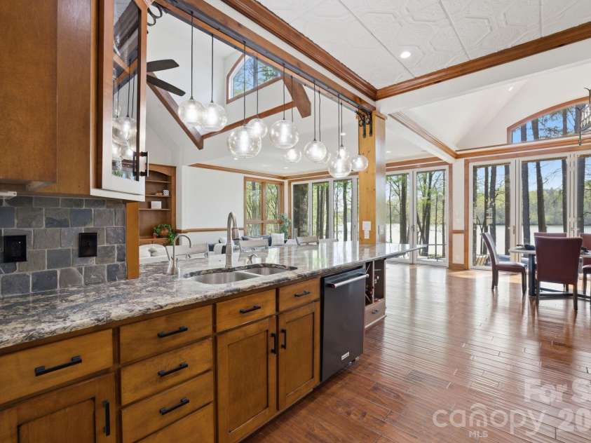 901 Sunset Pointe Drive, Salisbury, NC 28146.  MLS# CAR4364360, YatesRealty ID 14658. 