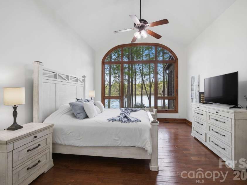 901 Sunset Pointe Drive, Salisbury, NC 28146.  MLS# CAR4364360, YatesRealty ID 14658. 