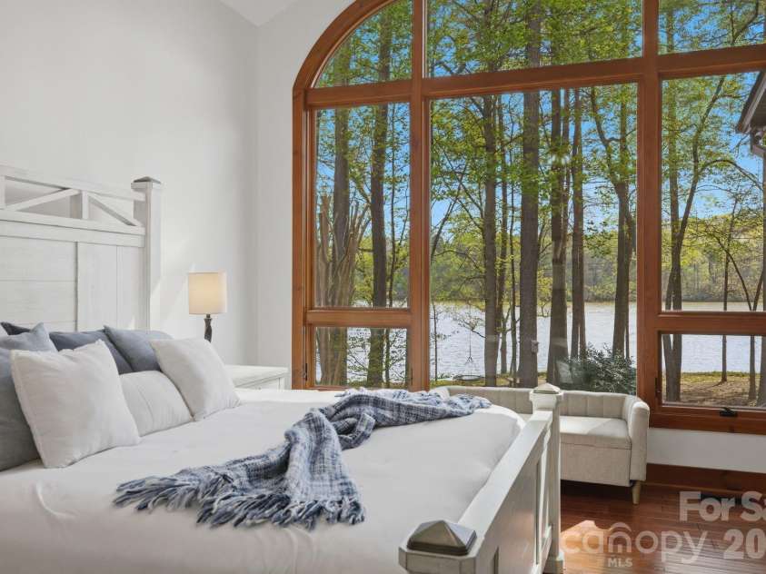 901 Sunset Pointe Drive, Salisbury, NC 28146.  MLS# CAR4364360, YatesRealty ID 14658. 