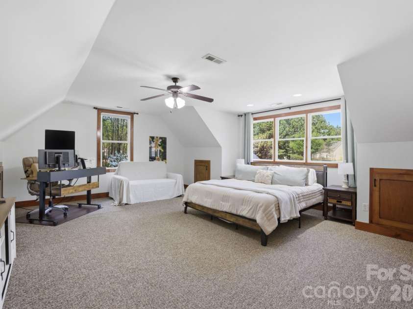 901 Sunset Pointe Drive, Salisbury, NC 28146.  MLS# CAR4364360, YatesRealty ID 14658. 