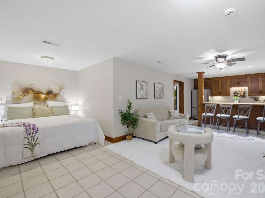901 Sunset Pointe Drive, Salisbury, NC 28146.  MLS# CAR4364360, YatesRealty ID 14658. 