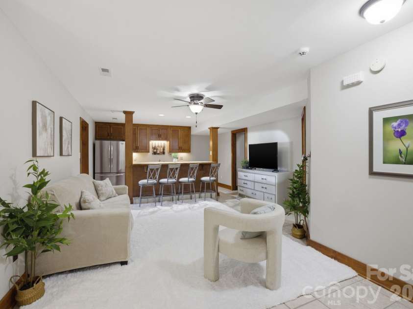 901 Sunset Pointe Drive, Salisbury, NC 28146.  MLS# CAR4364360, YatesRealty ID 14658. 